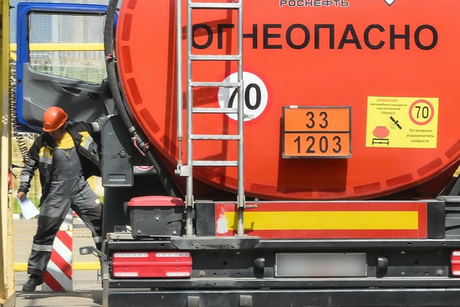Ministerstvo energetiky uzavře dohody s ropnými společnostmi. Pomůže to zadržet růst cen benzínu?
